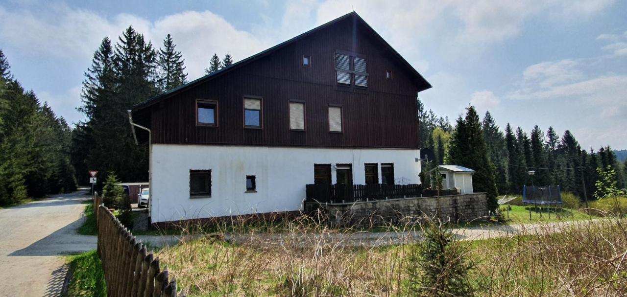 Erzgruen - Aktiv Und Entspannt Im Gruenen Apartment Zwoenitz Exterior photo